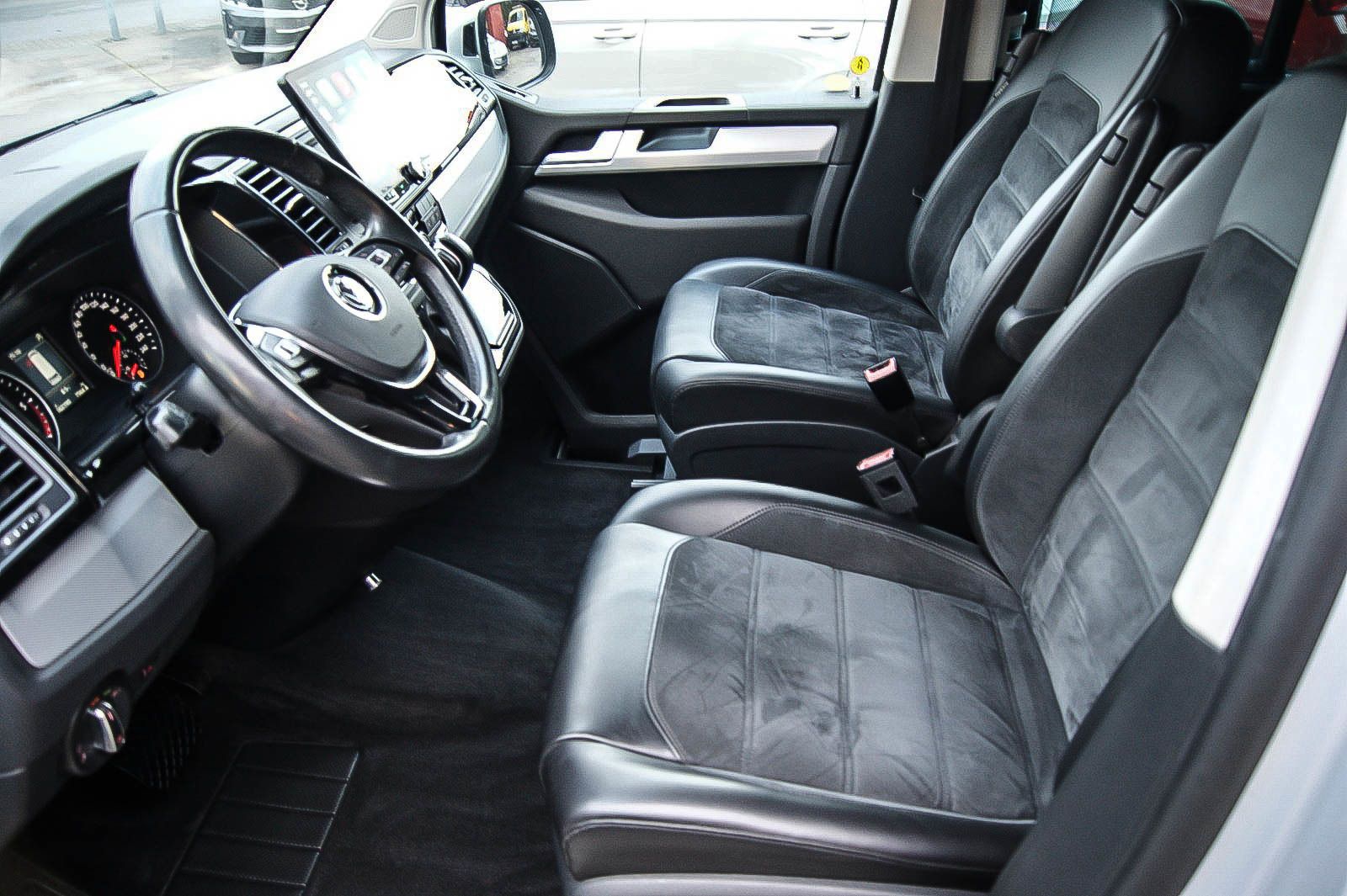 Fahrzeugabbildung Volkswagen T6 Multivan 20TDI DSG Highline 6-Sitze STHZ BETT