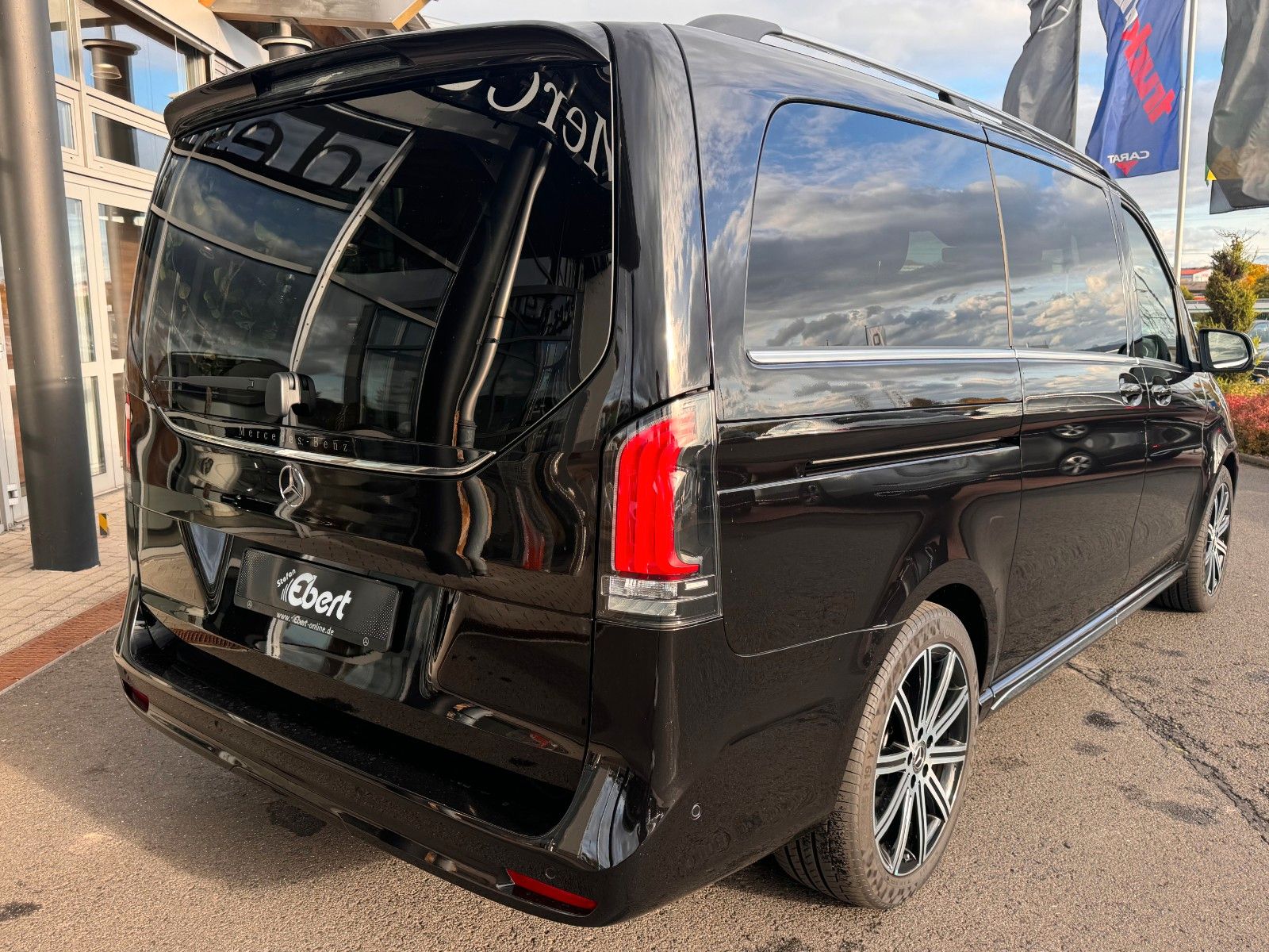 Fahrzeugabbildung Mercedes-Benz V 300 d EXCLUSIVE AIRMATIC AHK2,5 Standheiz