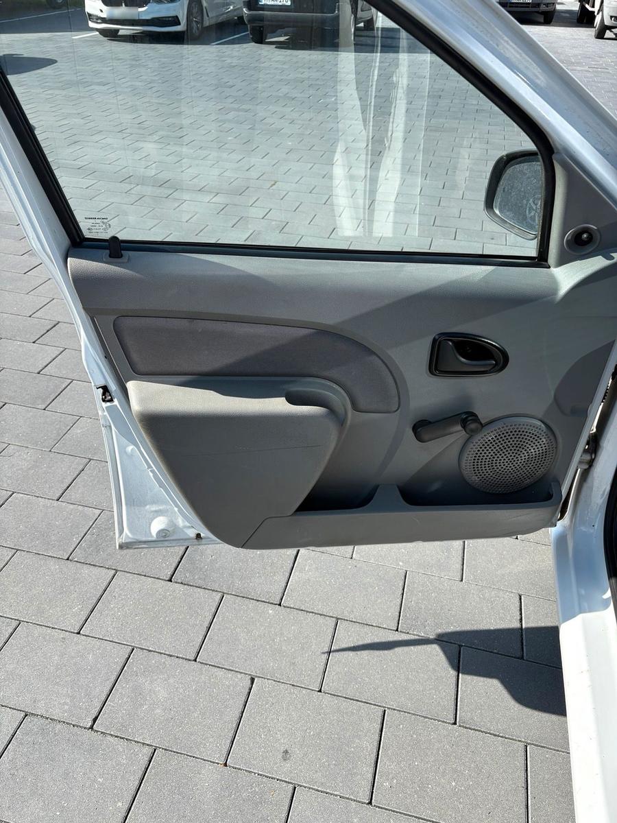 Dacia Logan 2012 — photo 12