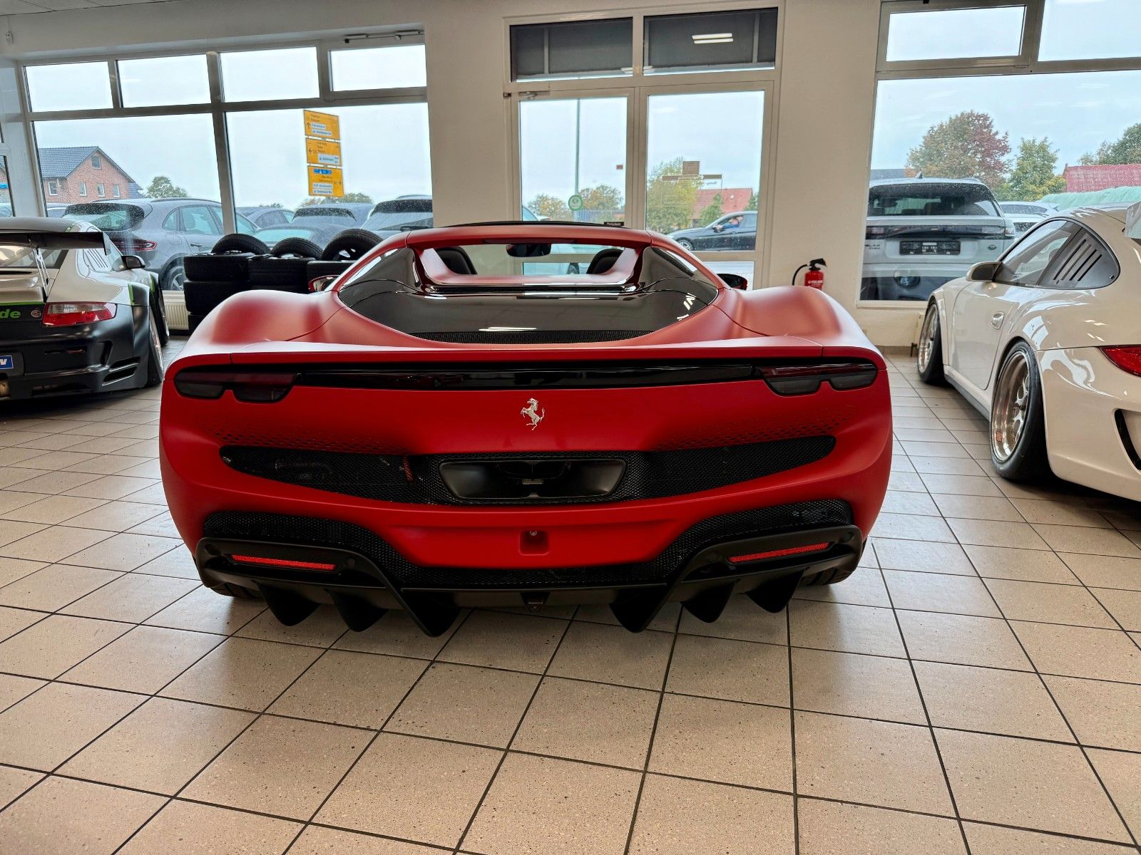 Fahrzeugabbildung Ferrari 296 GTS "Special Color" / LIFT / SURROUND VIEW