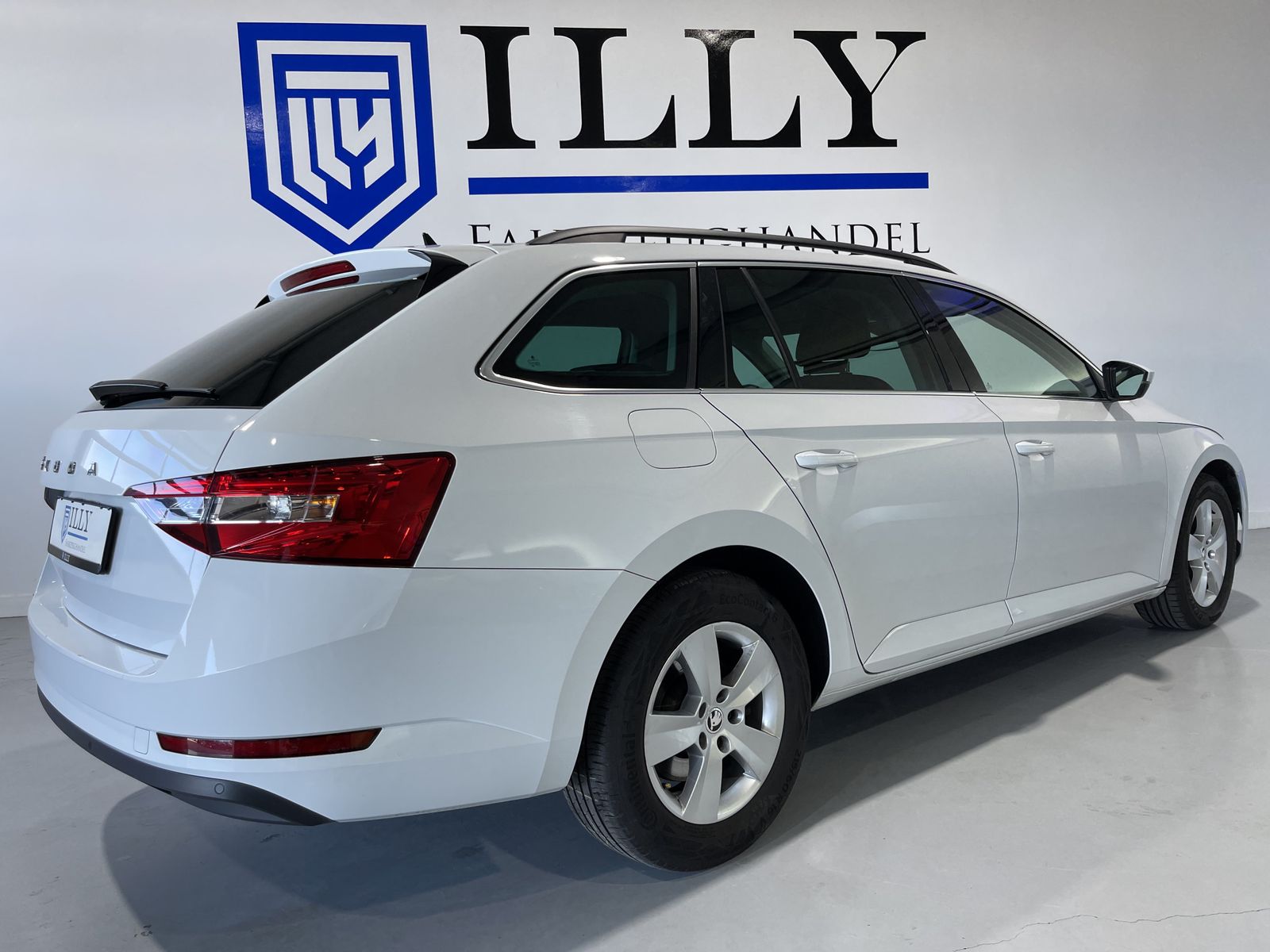 Fahrzeugabbildung SKODA Superb Ambition 2.0 TDI*AHK*LED*Cam*Navi*
