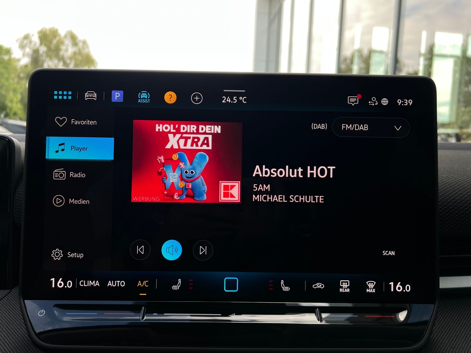 Fahrzeugabbildung Volkswagen T-Roc Life 1.5 eTSI DSG  *AHK, Ganzjahresreifen,
