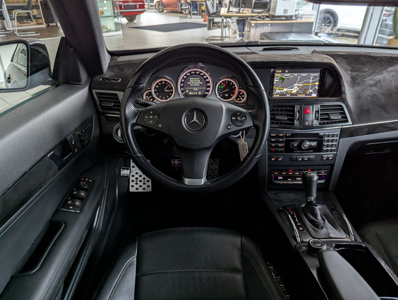 MERCEDES-BENZ E 350 CGI Ava. Memory Leder Navi Pano Sport-Fahr - Image 18