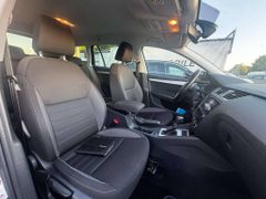 Fahrzeugabbildung Skoda Octavia Ambition DSG PDC DAB SCHECKHEFTGEPFLEGT