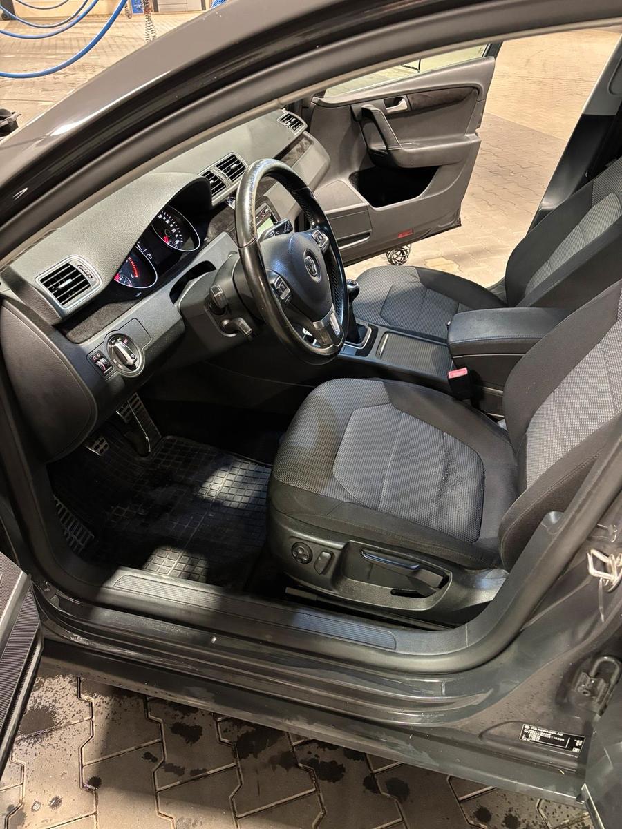 Volkswagen Passat 2012 — photo 8