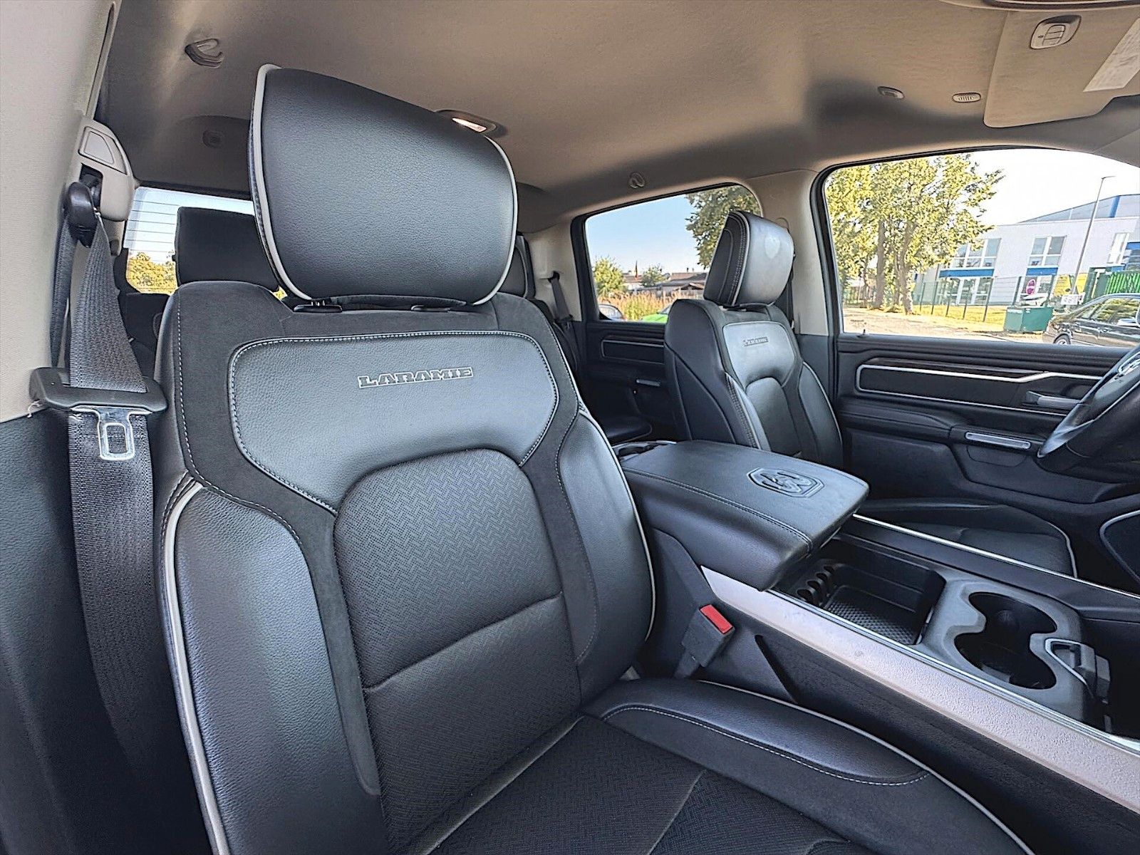 Fahrzeugabbildung Dodge RAM 5.7 V8 HEMI LARAMIE NIGHT Offroad 4x4 LED