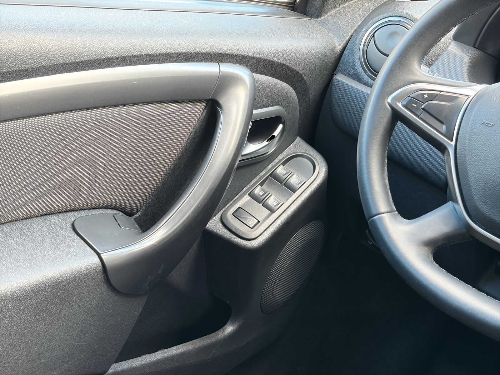 Fahrzeugabbildung Dacia Duster Prestige 4x2*AHK*Navi*SHZ*Leder**