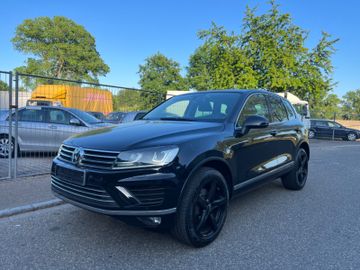 Volkswagen Touareg - 1
