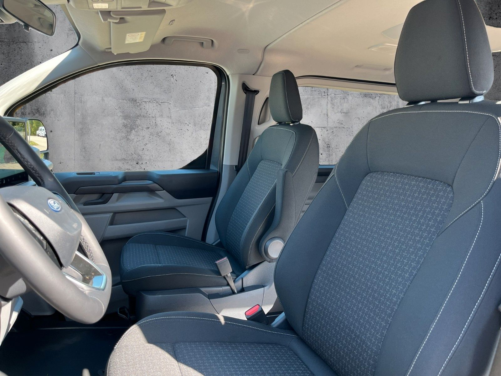 Fahrzeugabbildung Ford Transit Custom Kombi  L2 Trend *Si8*Klima hinten