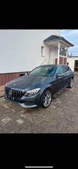Mercedes-Benz 220 - Mercedes-Benz 220 mit Diesel-Antrieb: Kombi, Automatik