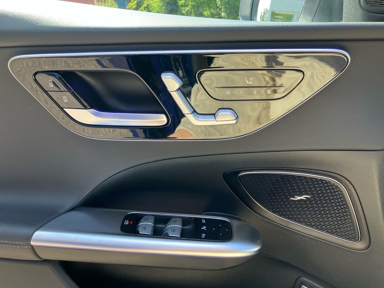 Fahrzeugabbildung Mercedes-Benz C 300 e T AVANTG+AHK+DIG.LIGHT+360+MEMORY+DISTR+