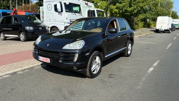 Porsche Cayenne - 1