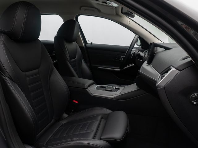 BMW 330, 2022 — 35