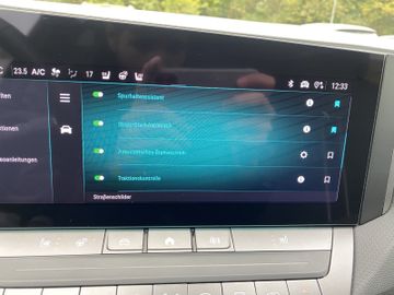 Bild 17 Opel Astra GS AT/NAVI/LHZ+SHZ/PDC vo+hi+360CAM