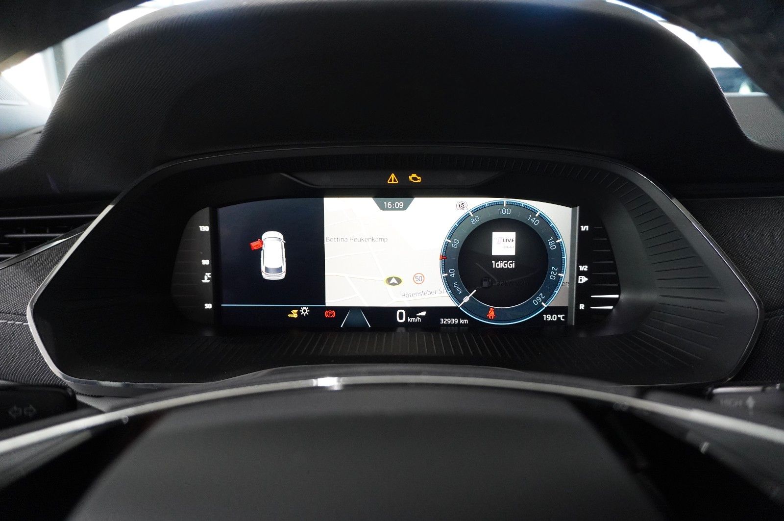 Fahrzeugabbildung SKODA Octavia COMBI 2.0D STYLE NAVI/LED/VIRTU./SHZ/DAB