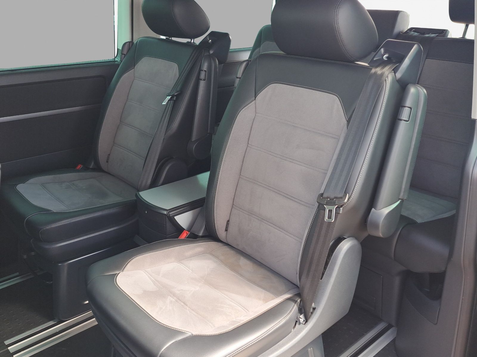 Volkswagen T6.1 Multivan Comfortline 2.0 TDI 4M RFK DCC AHK foto 14