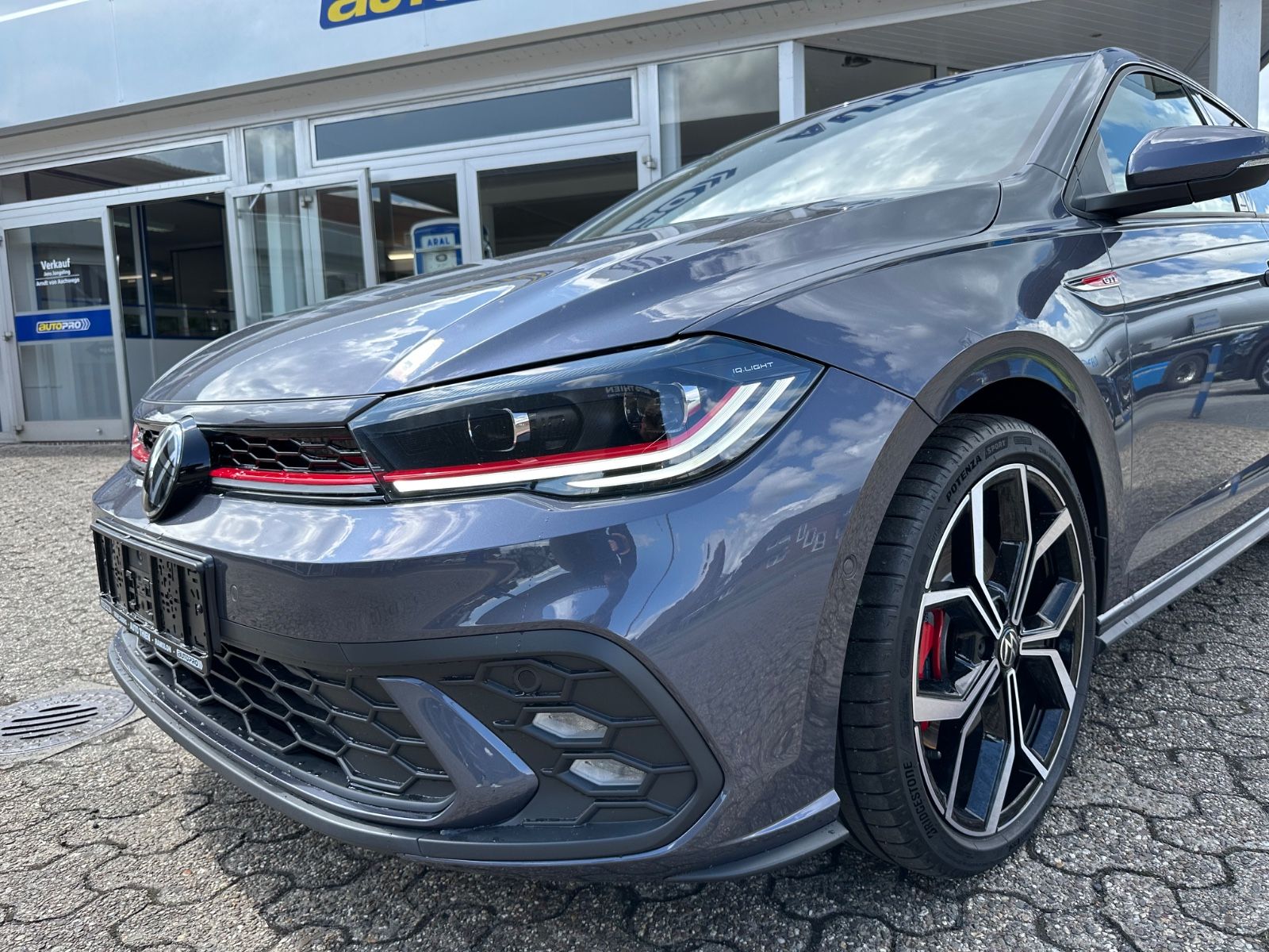 Fahrzeugabbildung Volkswagen Polo GTI 2.0 TSI DSG Navi/ACC/Matrix/IQ/SHZG/18"