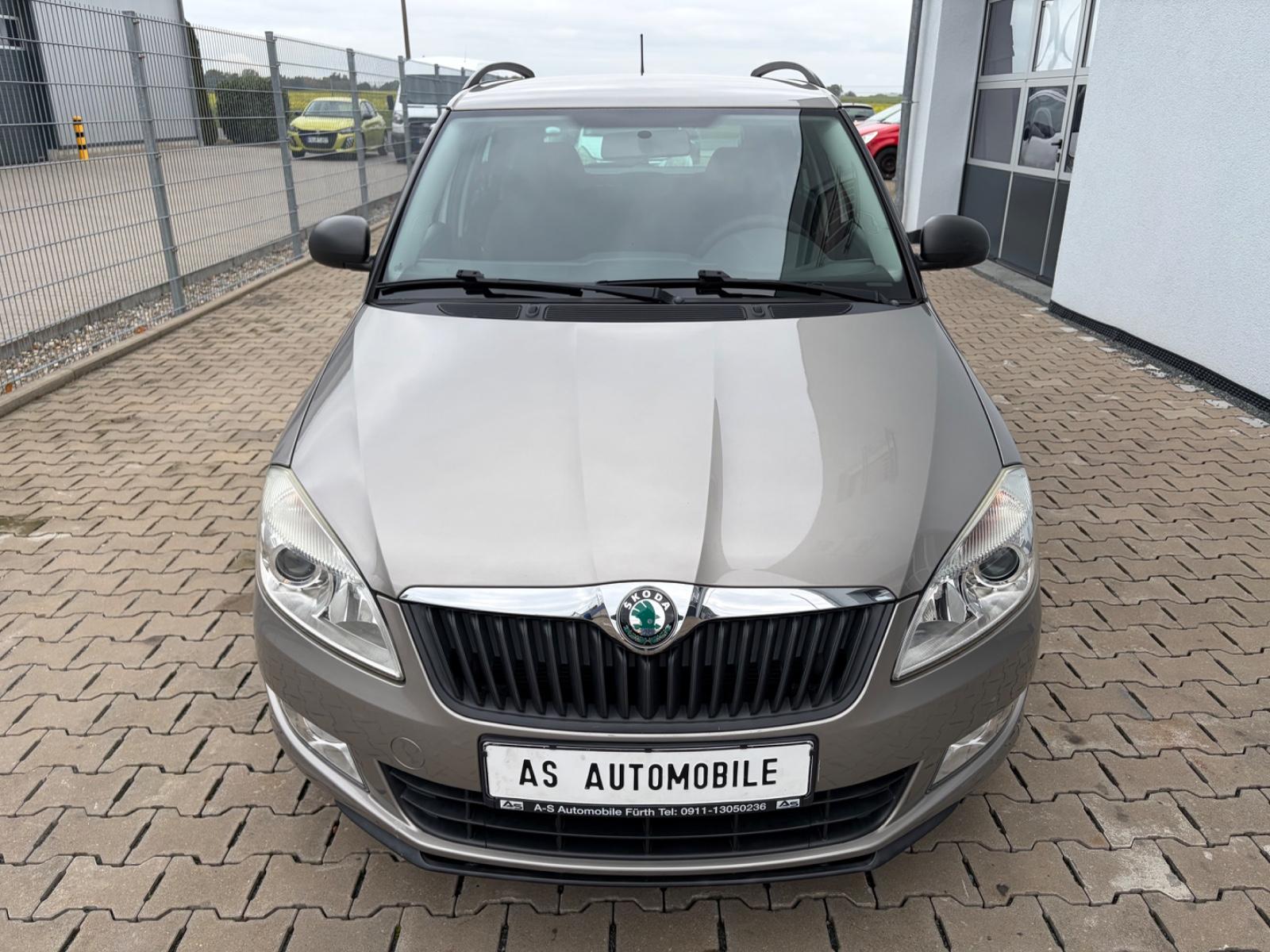 Skoda Fabia 2011 — interior