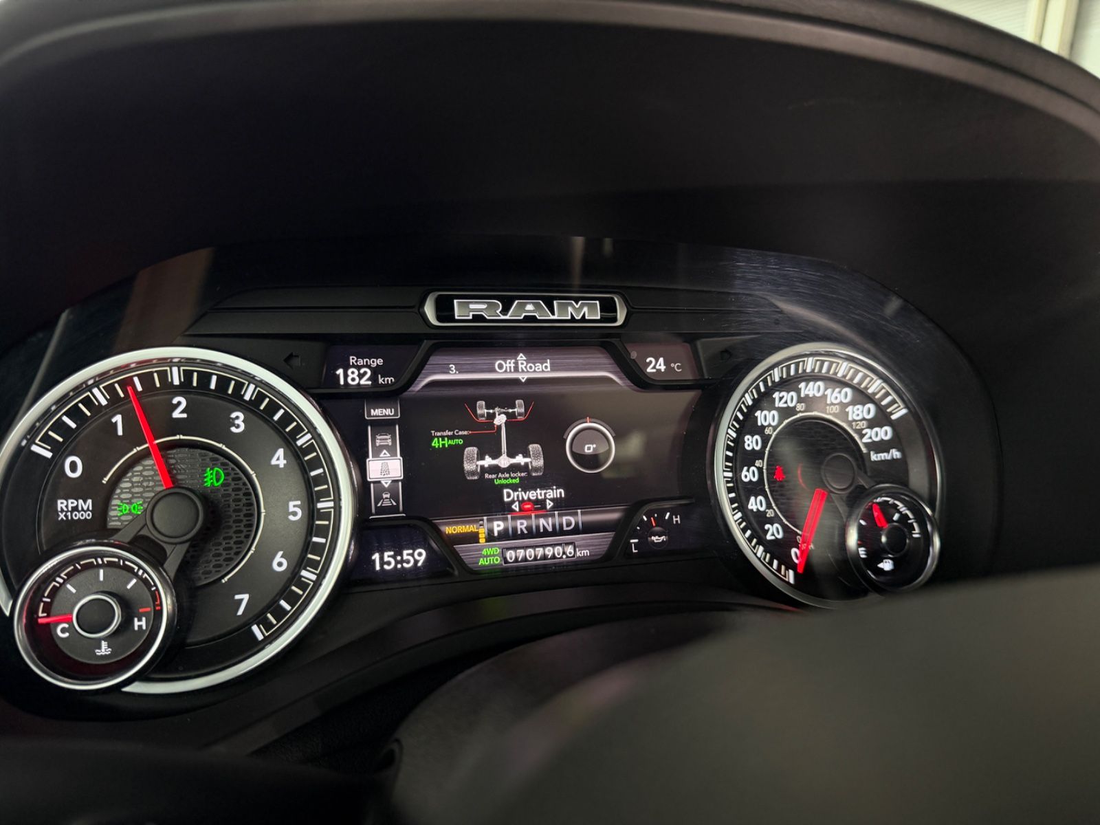 Fahrzeugabbildung Dodge RAM 1500 5,7 Laramie NIGHT LPG Luft RamBox