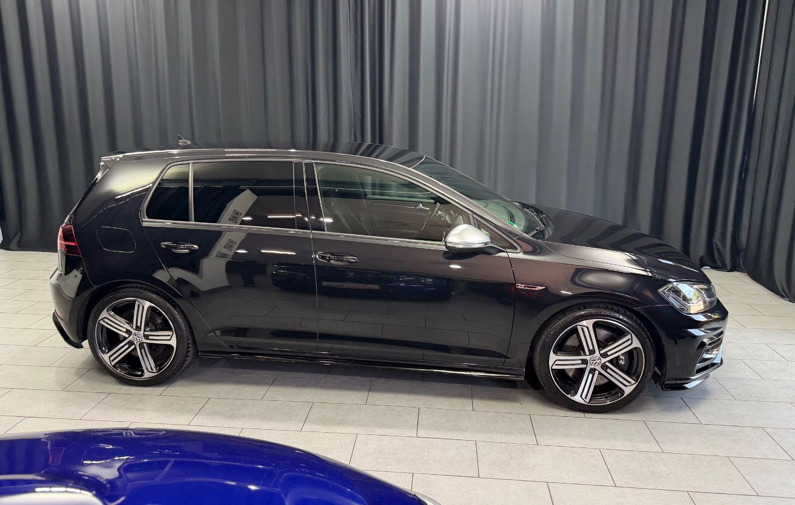 Fahrzeugabbildung Volkswagen Golf VII 2.0 R 4Motion |DSG|VIRTUAL|2.HAND