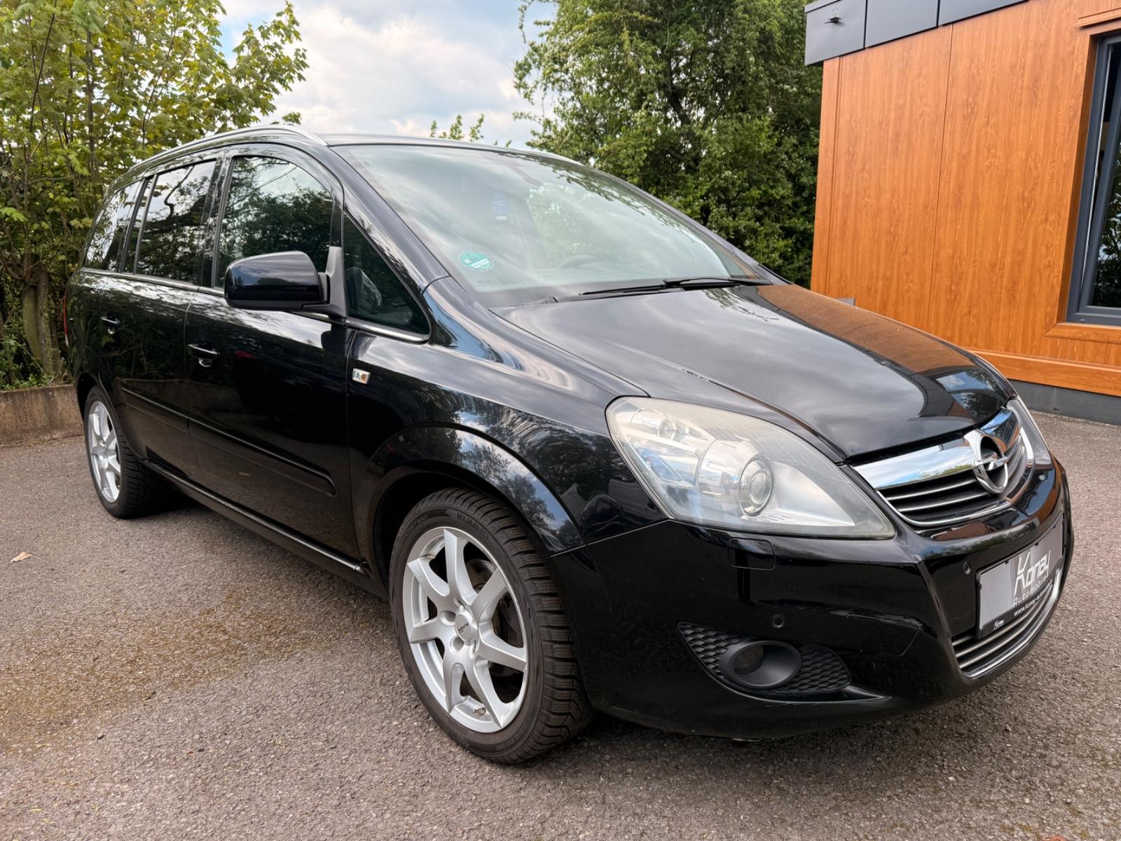 Opel Zafira B Innovation *LEDER* XENON *7SITZER *AHK