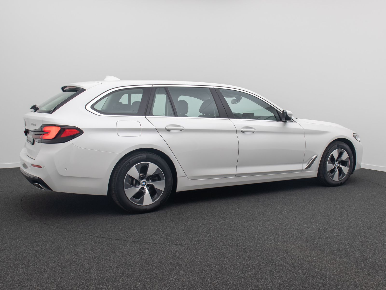 Fahrzeugabbildung BMW 520i DAB Alarm FernlichtAssis PDC GeschwindigReg