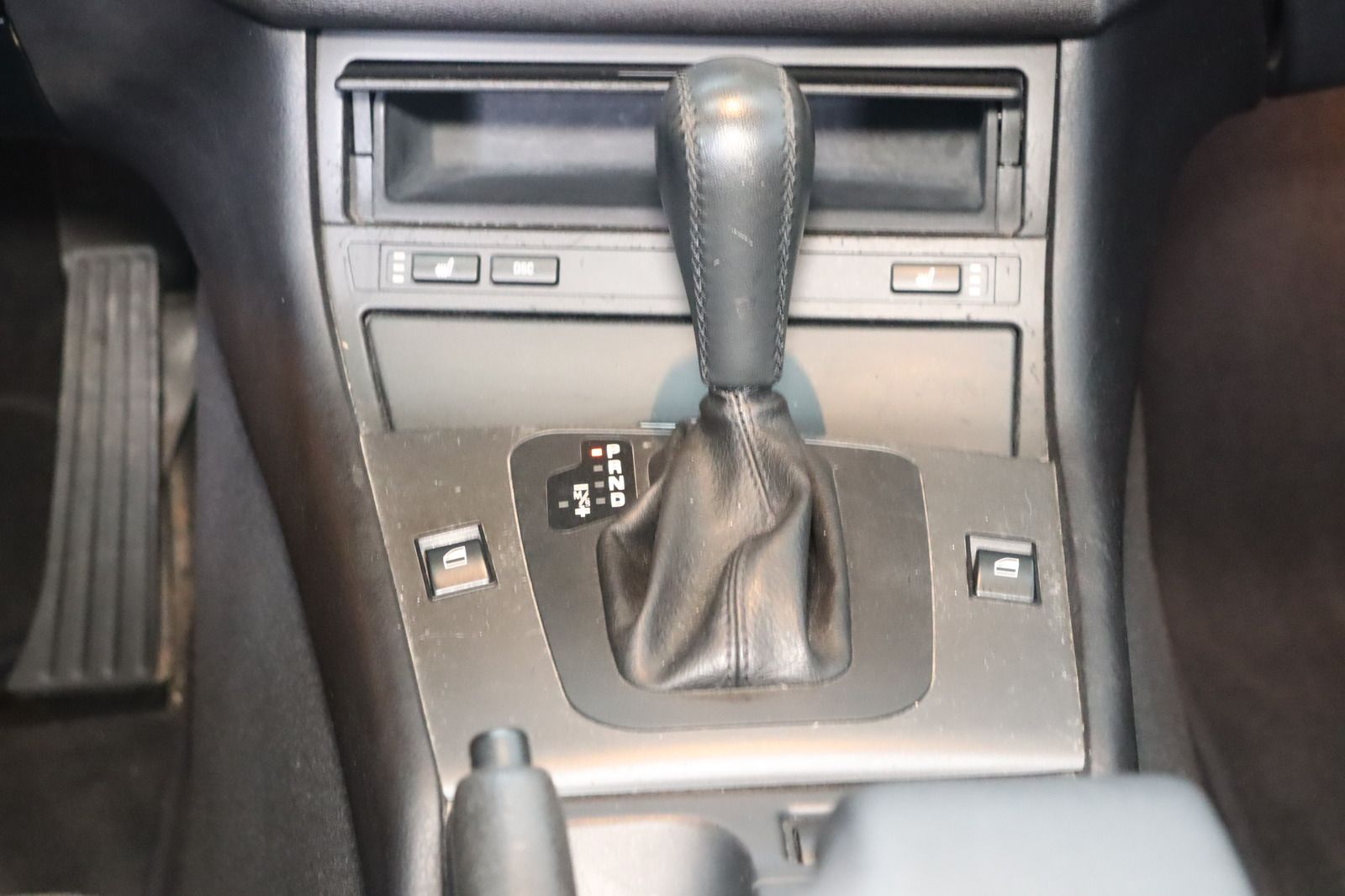 Fahrzeugabbildung BMW 318 i Automatik * SHZ * Xenon * HU/AU 03.27