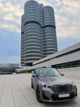 BMW iX1 xDrive30 312 PS grau matt - Vollausstattung
