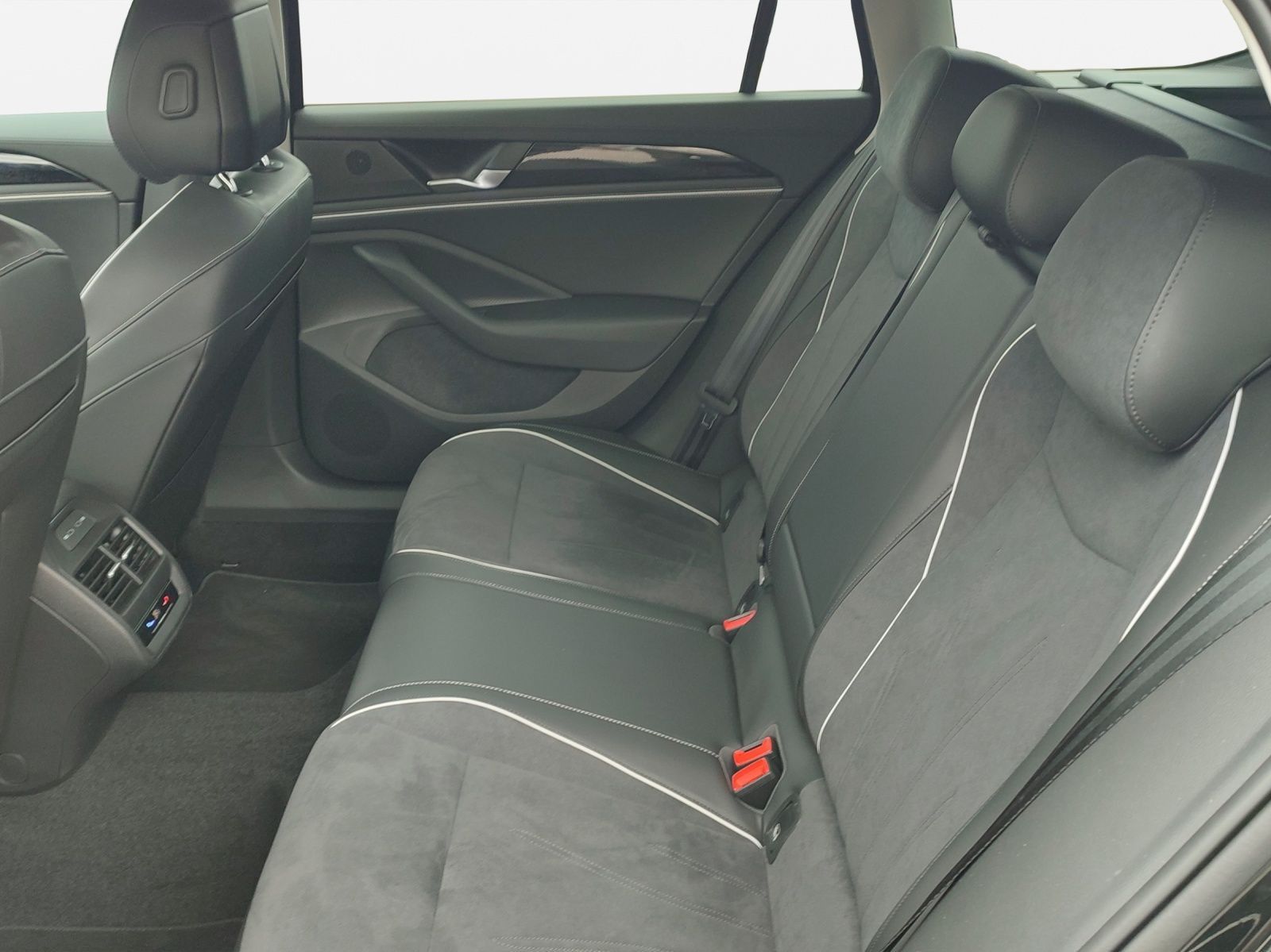 Volkswagen Passat Variant - Bild 17