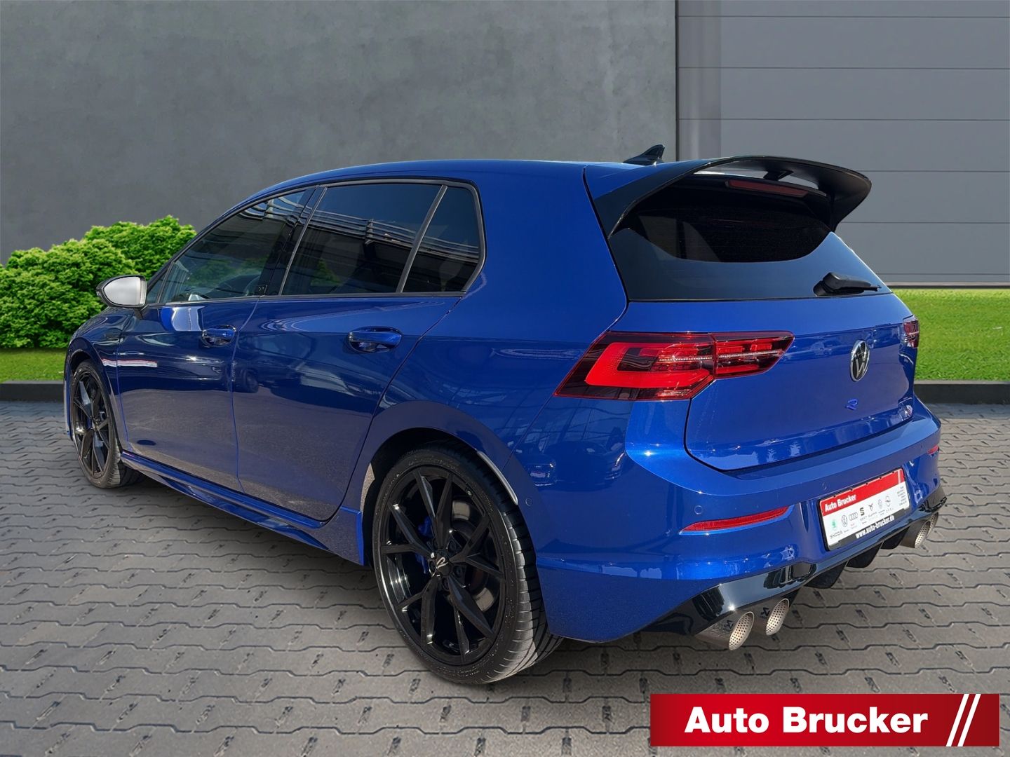 Volkswagen Golf VIII R 20 Years 4M 2.0 TSI AKRAPOVIC MATRIX foto 3