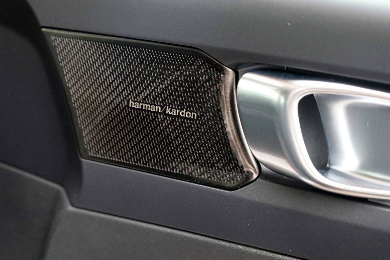 Fahrzeugabbildung Volvo XC40 Inscription Expr Recharge Navi,Harman/K,AHK
