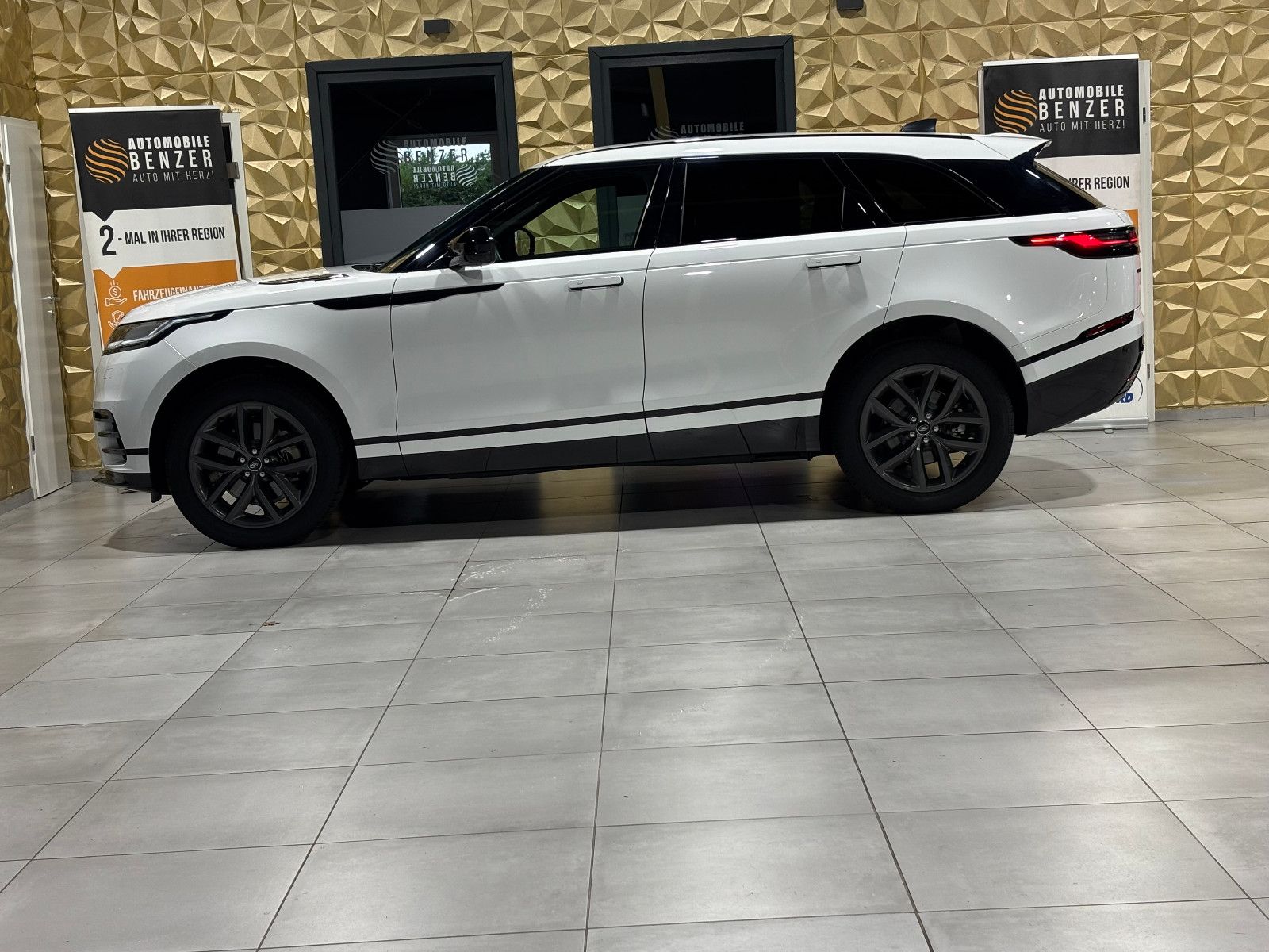 Fahrzeugabbildung Land Rover Range Rover Velar R-Dynamic/KAMERA/Design-Paket