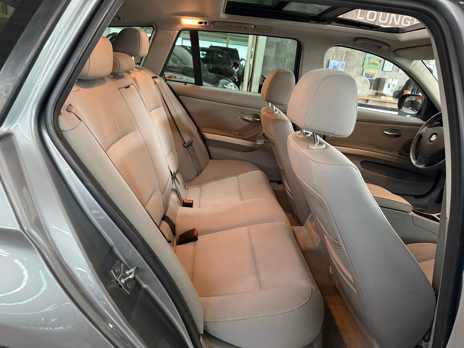 BMW 318 2011 — photo 15