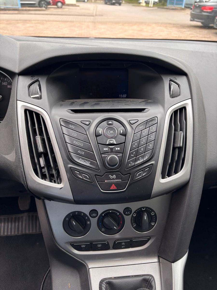 Ford Focus 2014 — photo 13