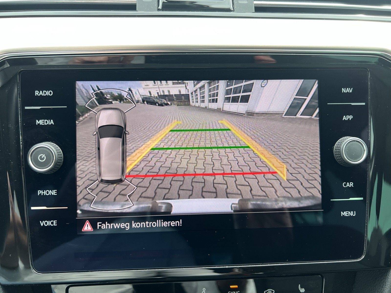 Fahrzeugabbildung Volkswagen Passat Variant TSI Elegance Matrix Navi ACC RFK