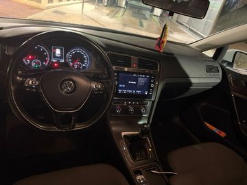 Volkswagen Golf - 6