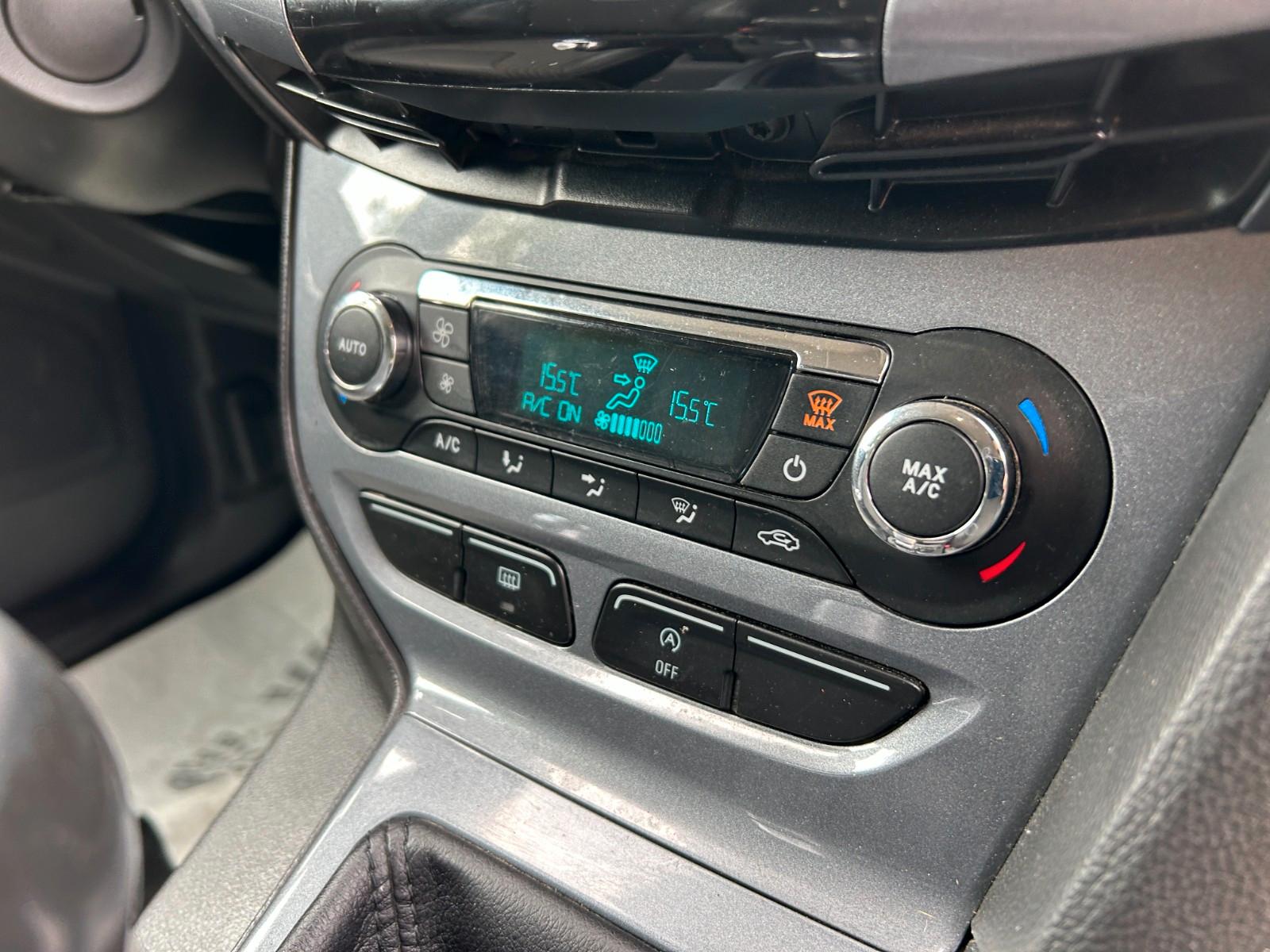 Ford Focus 2013 — photo 27