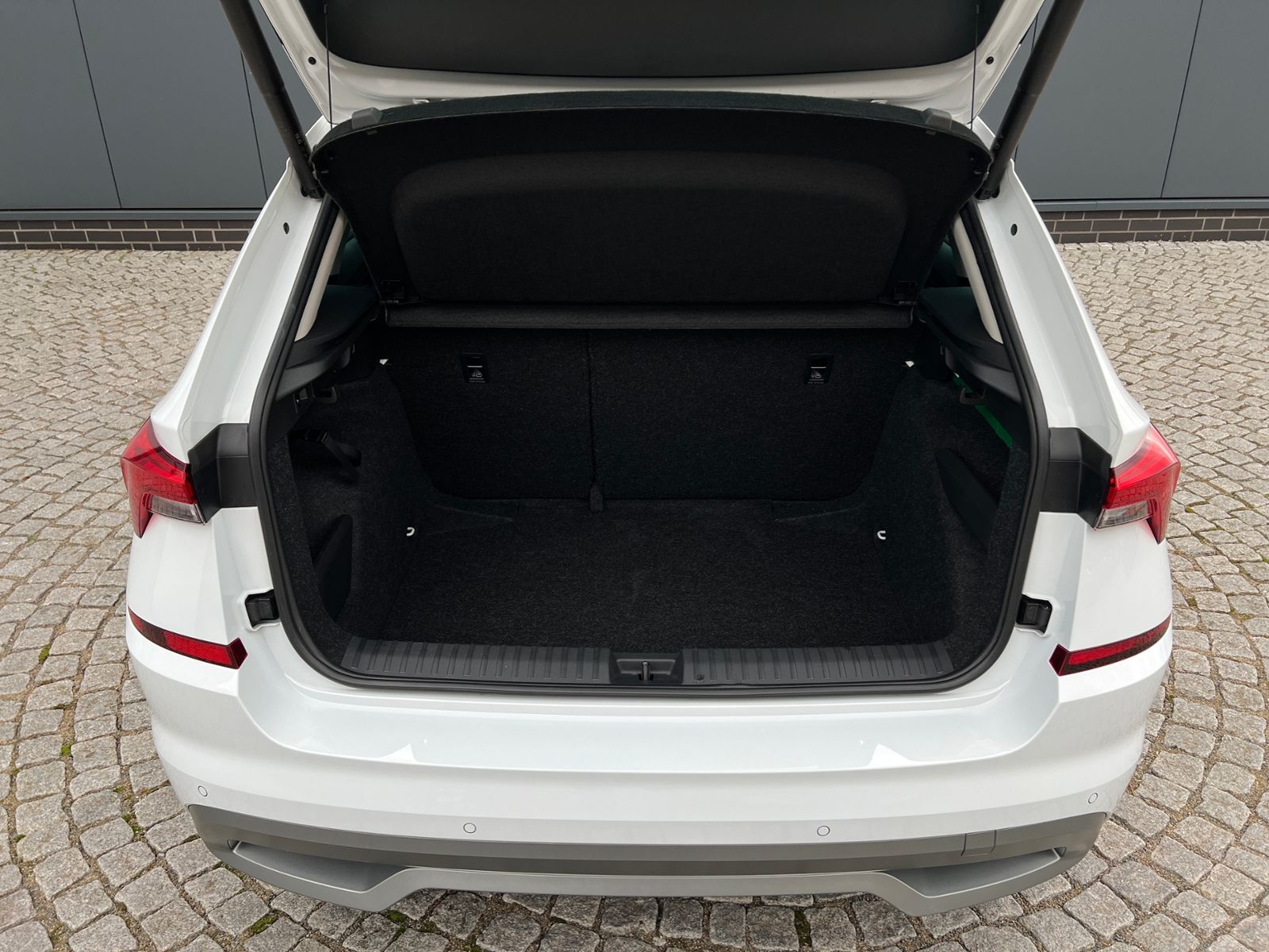 Fahrzeugabbildung SKODA Kamiq Style 1.5 TSI DSG *AHK, LED, ACC, 17"-LM*