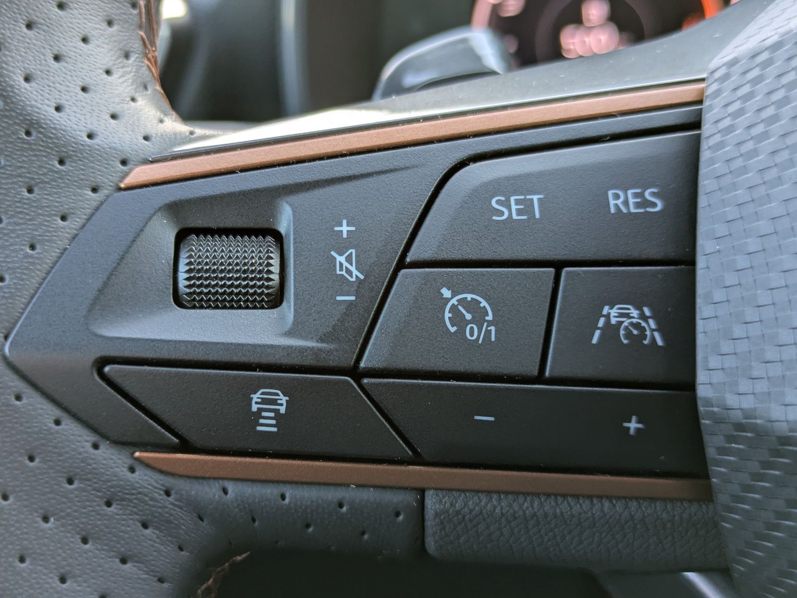 Fahrzeugabbildung CUPRA Leon 1.5 eTSI DSG MATRIX-LED*ACC*APP*KAMERA*18"
