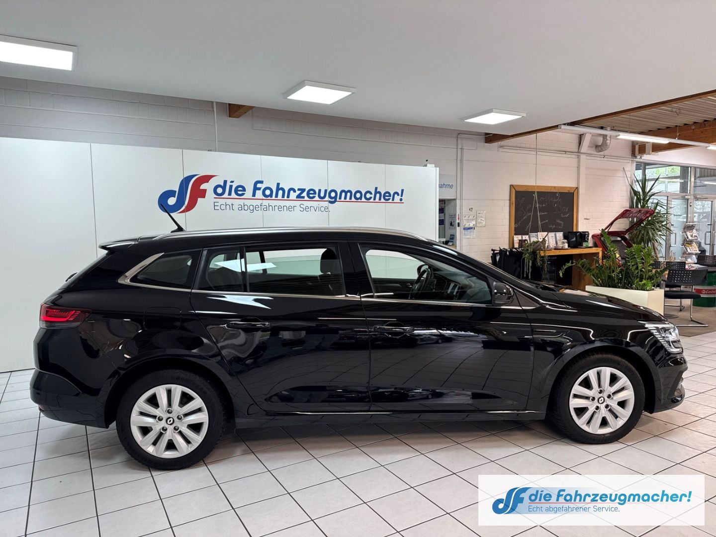 Fahrzeugabbildung Renault Megane IV Grandtour Business Edition 1.3 TCe 140