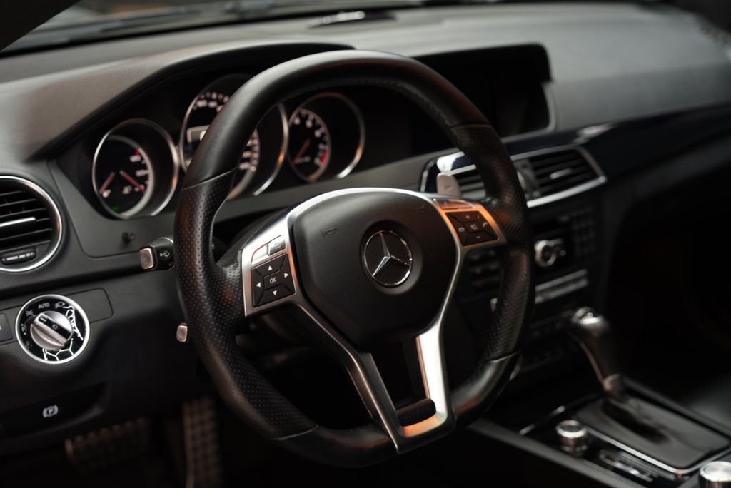 MERCEDES-BENZ C 63 AMG Coupe*H&K*PANO*LEDER*LED*MEMORY*DISTRON MERCEDES-BENZ C 63 AMG Coupe*H&K*PANO*LEDER*LED*MEMORY*DISTRON