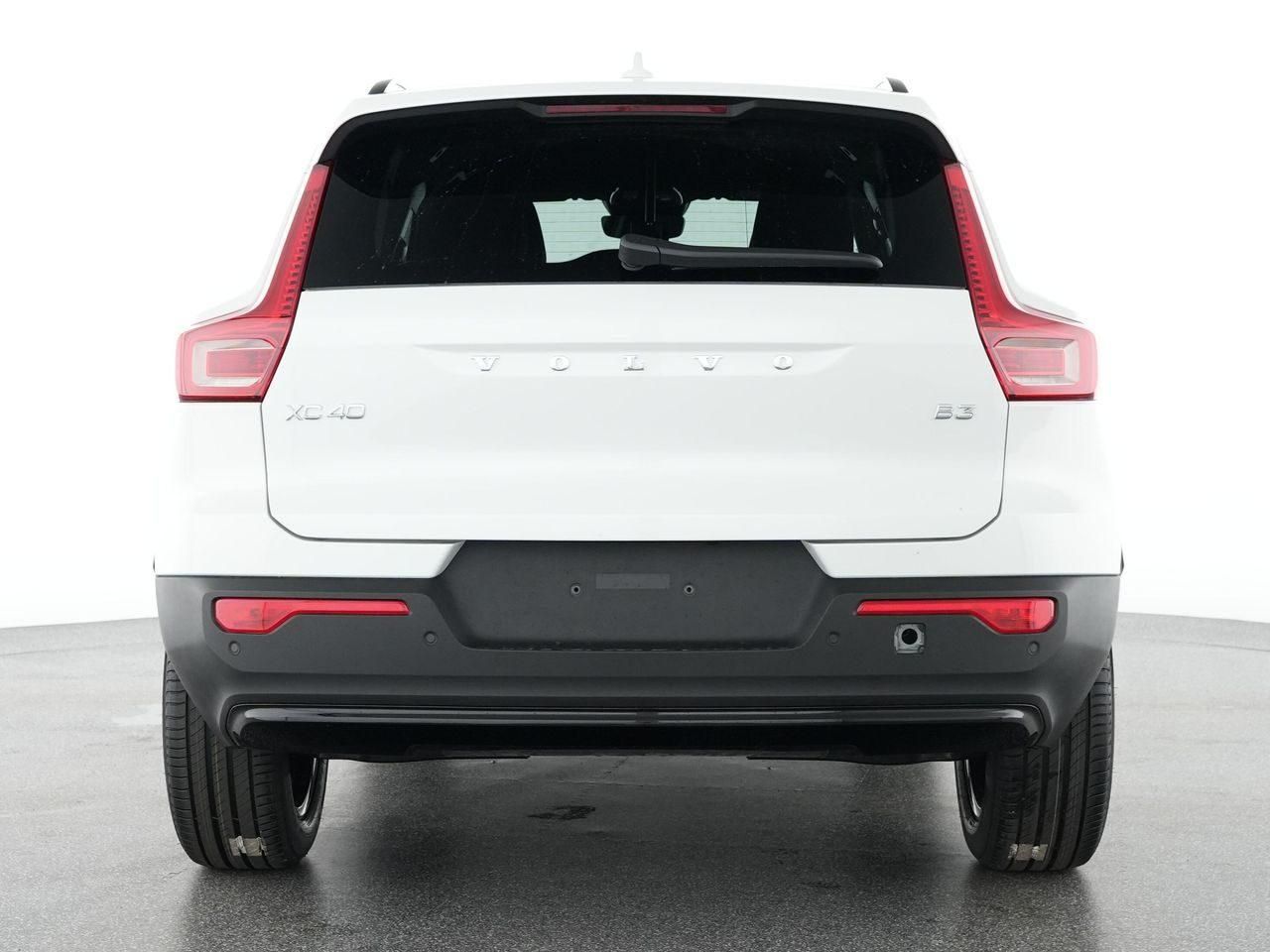 Fahrzeugabbildung Volvo XC40 Plus Dark 2WD