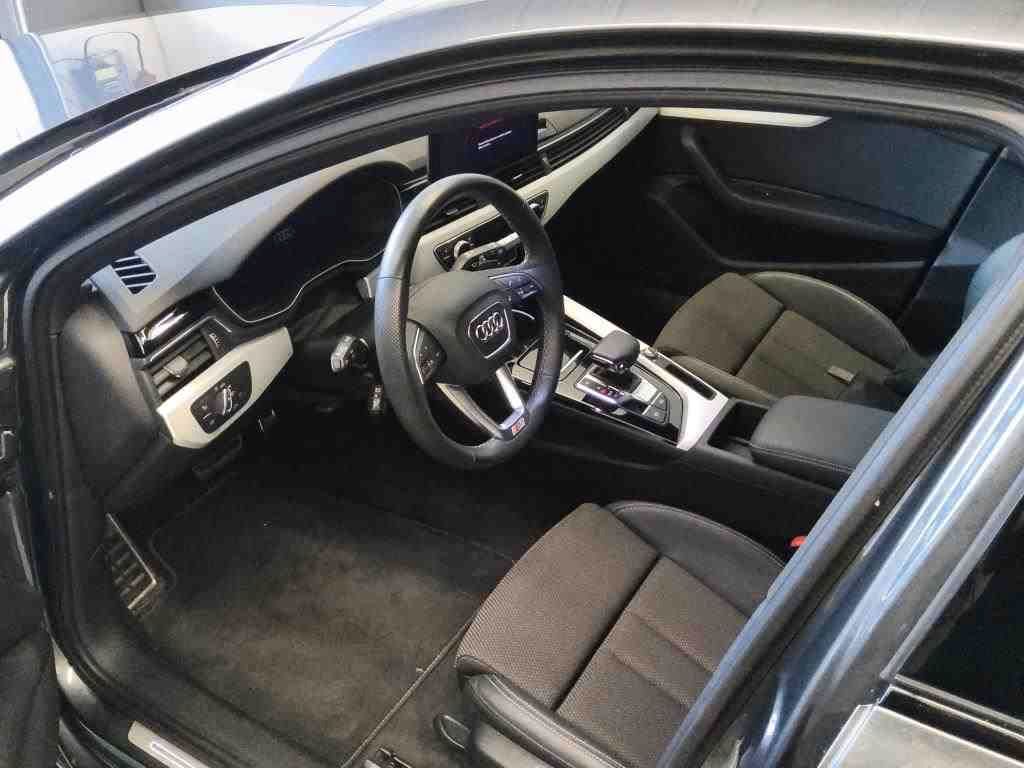 AUDI A4 2024