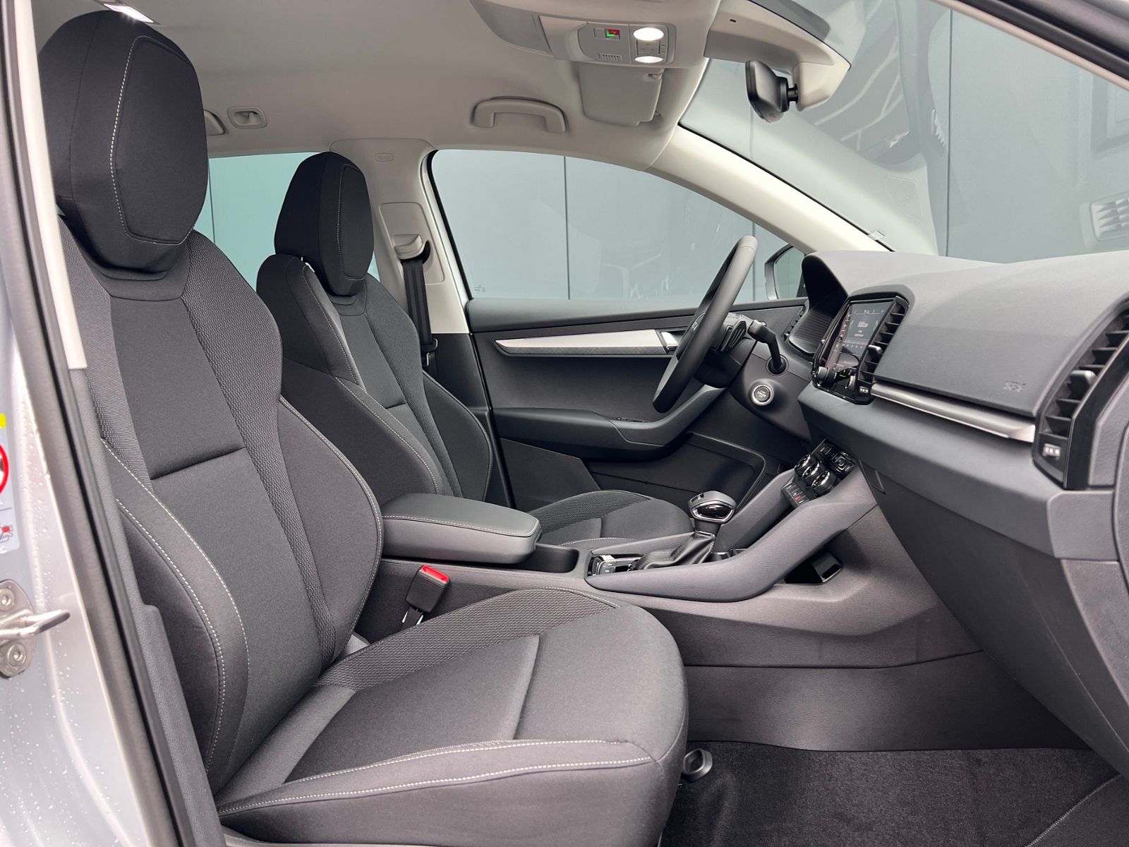 Fahrzeugabbildung SKODA Karoq Tour 1.5 TSI DSG *AHK, 17" LM-Felge, Navi,