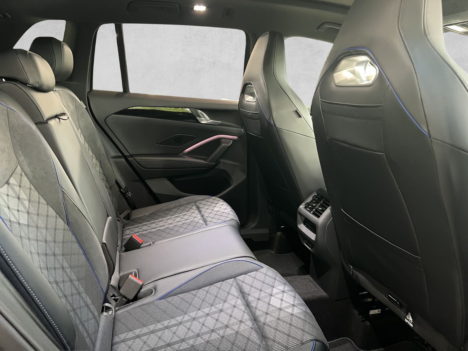 Tiguan R-Line 1.5 l eTSI DSG AHK*Pano*Black Styl