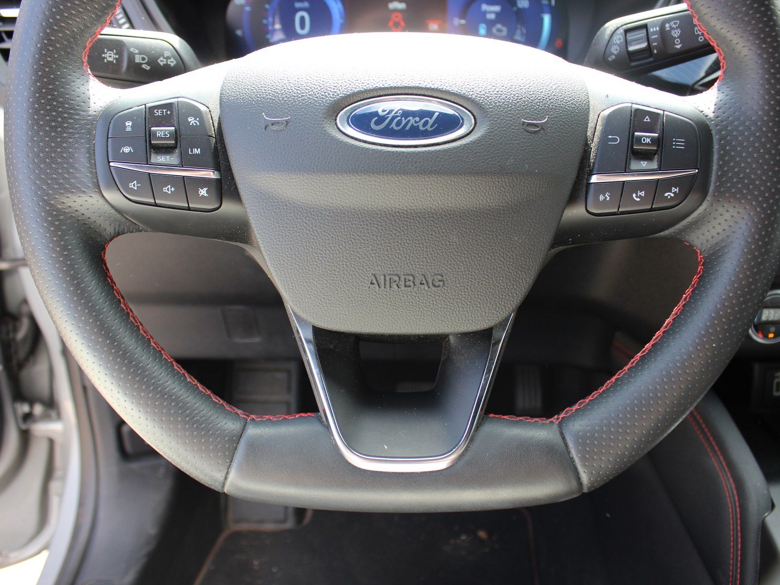 Fahrzeugabbildung Ford Kuga Plug-In Hybrid ST-Line 2,5 Duratec
