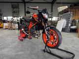 KTM 690 Duke R
