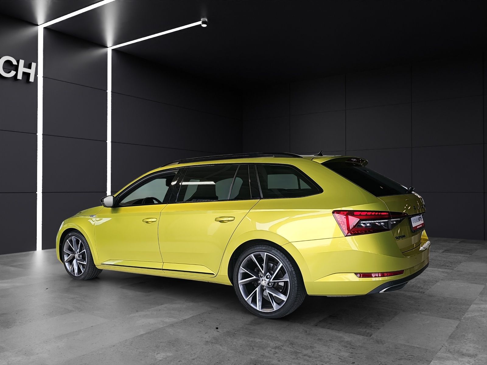 Fahrzeugabbildung SKODA Superb Combi Sportline 2.0 TSI DSG AHZV DCC ACC