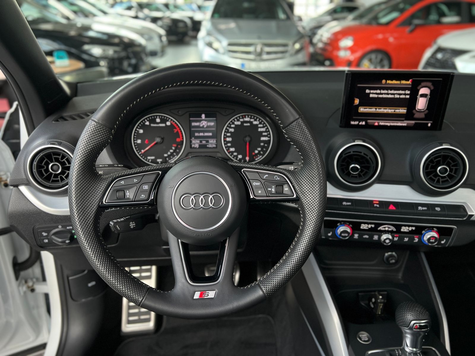 Fahrzeugabbildung Audi Q2 35 TFSI S-Tronic S Line PANO SHZ LED NAVI