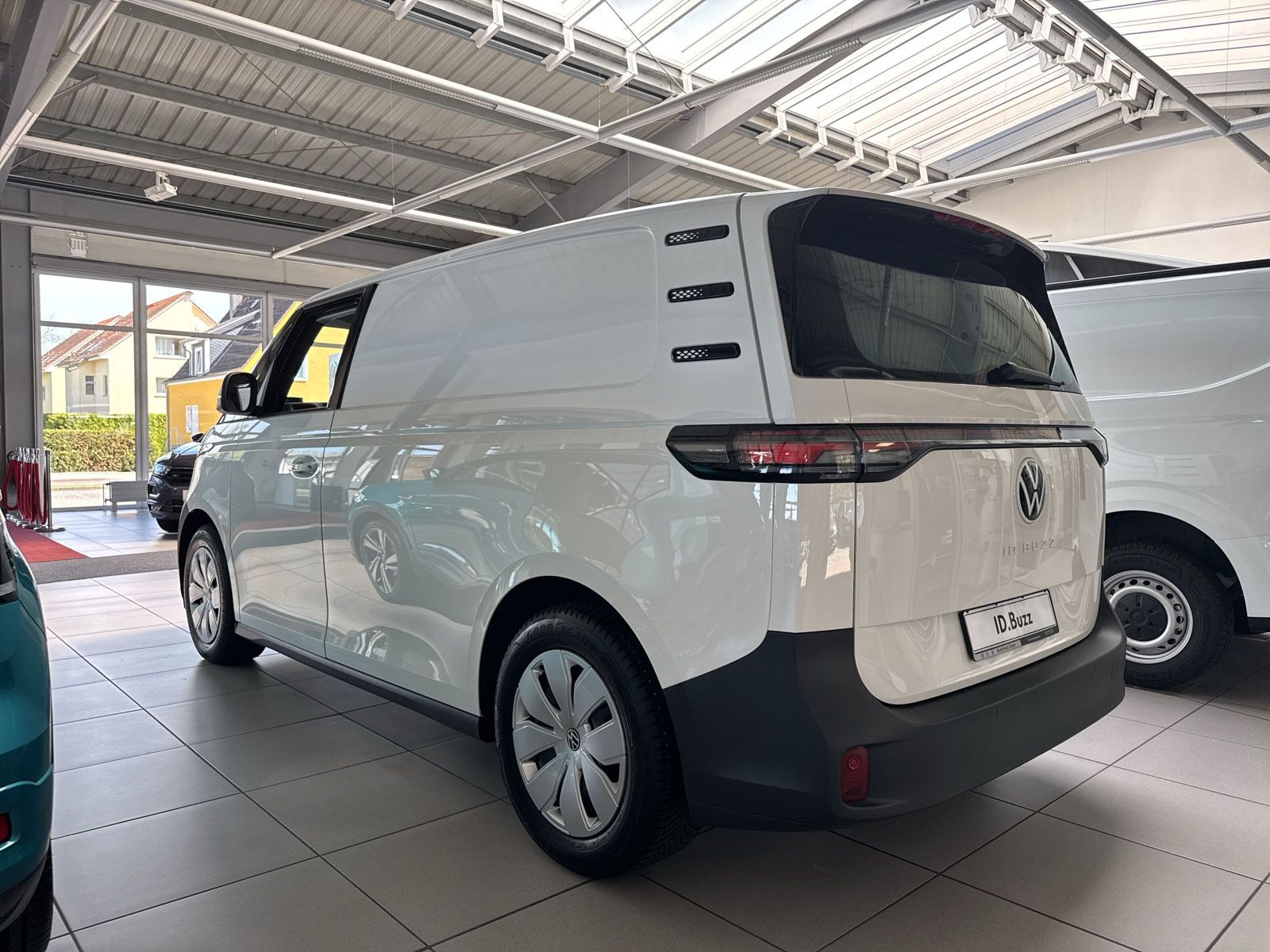 ID. Buzz Cargo AHK Navi DAB
